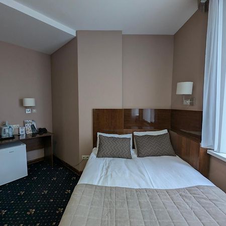 Victoria Hotel أورالسك المظهر الخارجي الصورة