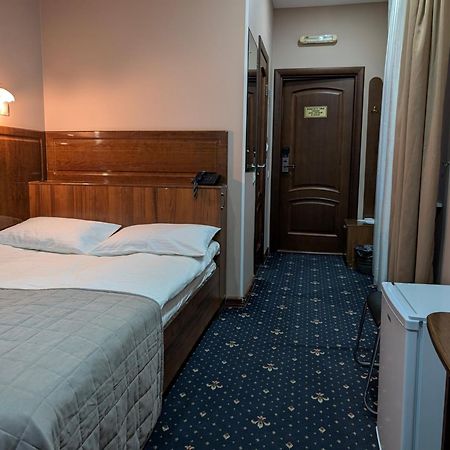 Victoria Hotel أورالسك المظهر الخارجي الصورة