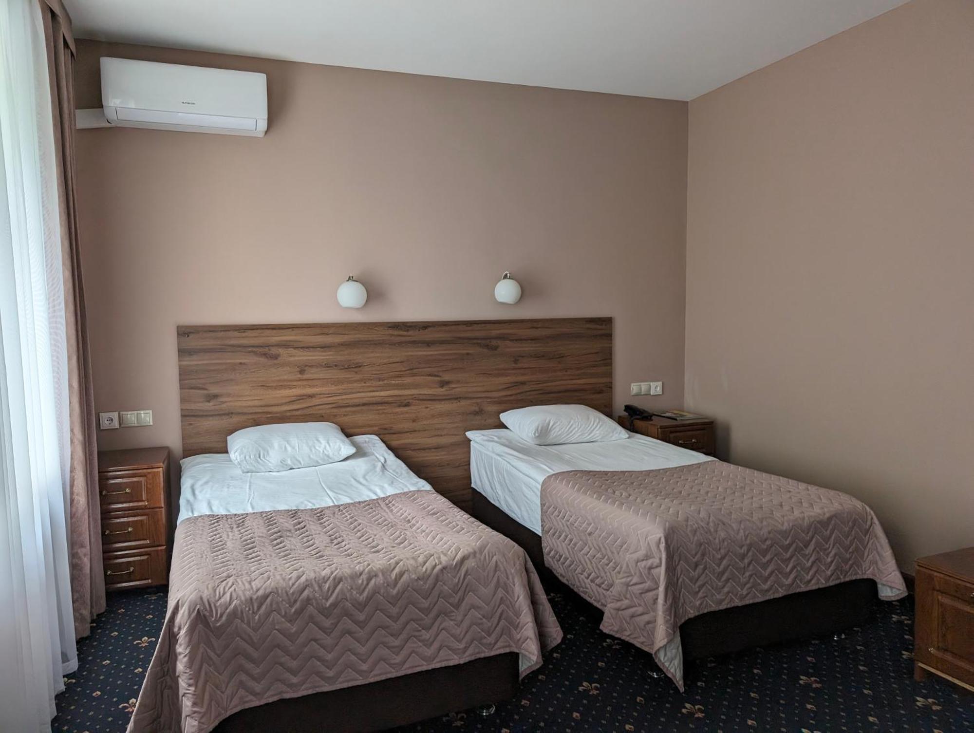 Victoria Hotel أورالسك المظهر الخارجي الصورة