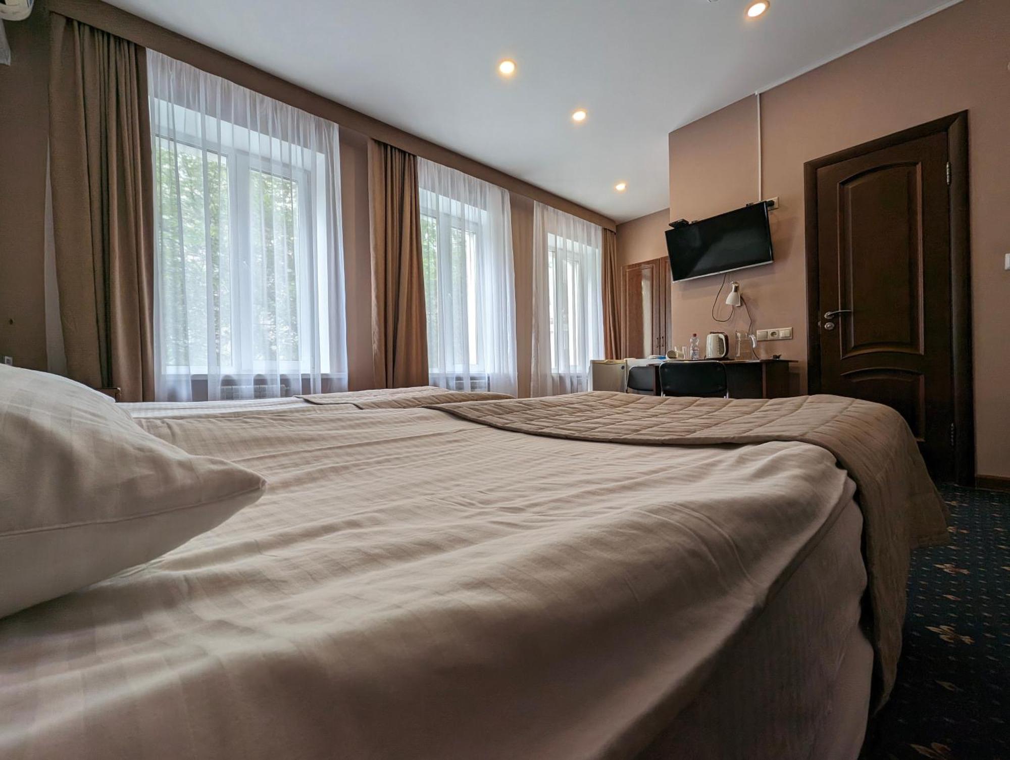 Victoria Hotel أورالسك المظهر الخارجي الصورة
