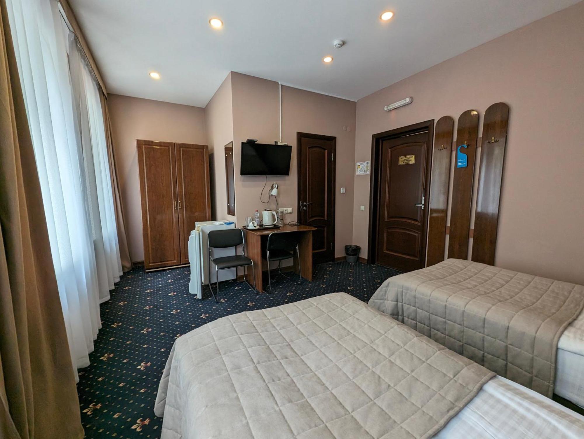 Victoria Hotel أورالسك المظهر الخارجي الصورة