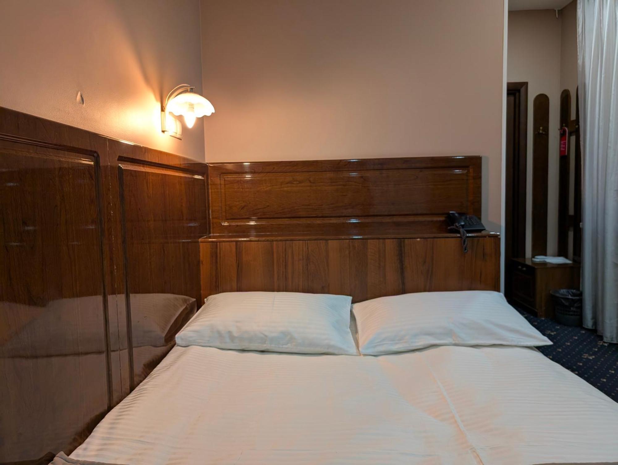 Victoria Hotel أورالسك المظهر الخارجي الصورة